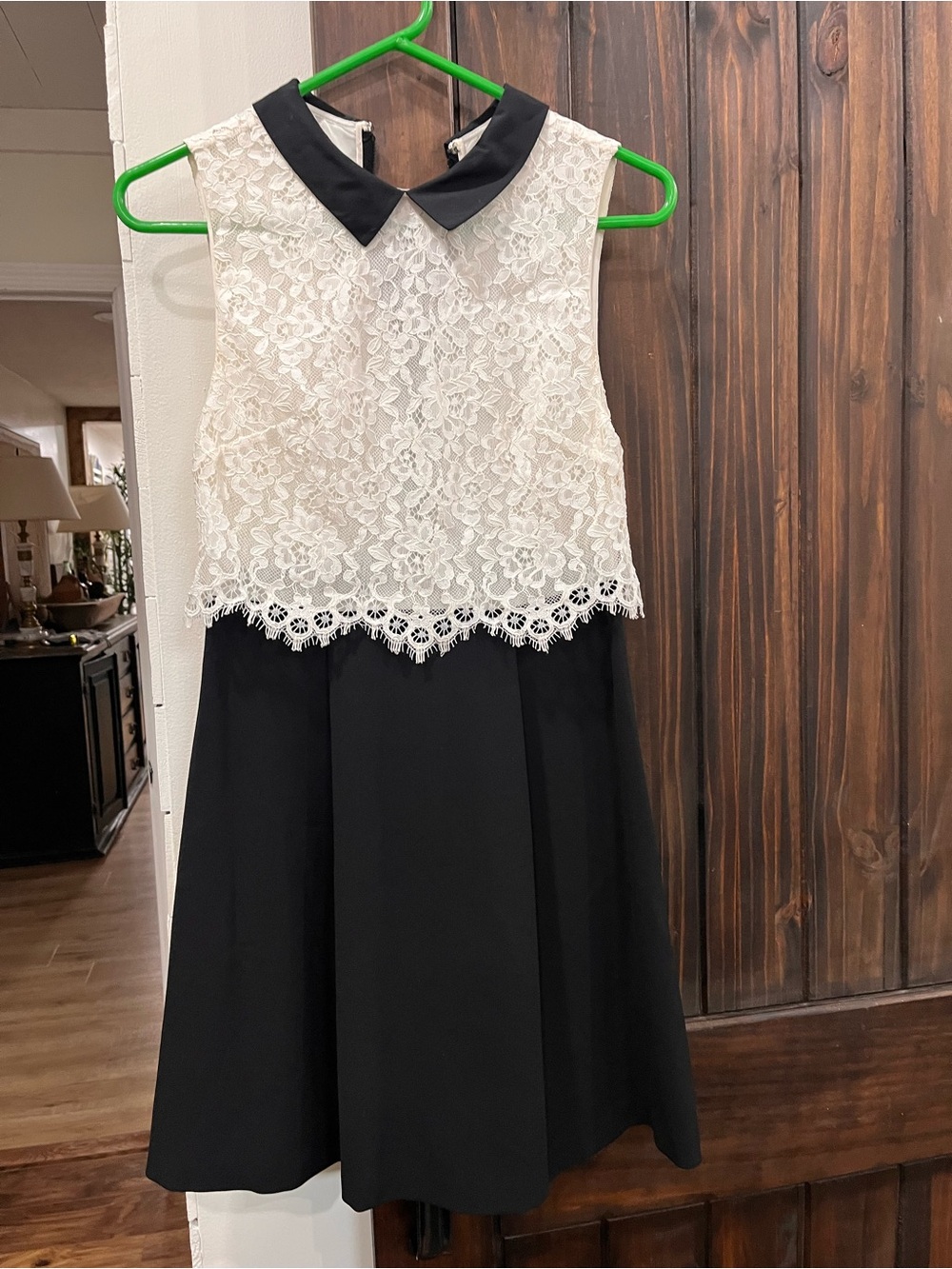 Alice + Olivia Lace Overlay Fit & Flare Dress – Size 2 classic Peter Pan collar